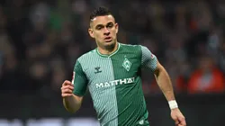 Borré com a camisa do clube alemão. Jogador chega com alto salário no Internacional