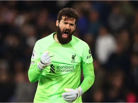 Após lesão grave, Alisson vive incerteza no Liverpool e agente responde sobre o futuro do goleiro