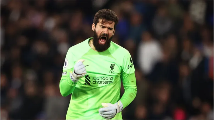 Alisson está se recuperando de lesão no Liverpool. Foto: Naomi Baker/Getty Images.