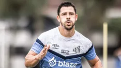 Giuliano está afastado e tem frustrado as expectativas sobre o seu retorno - Fotos: Raul Baretta/ Santos FC.