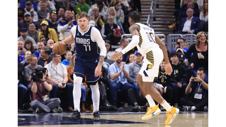 Pacers e Mavericks jogaram em fevereiro, em Indiana, pela temporada regular da NBA (Foto: Justin Casterline/Getty Images)