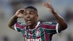 Situação de Douglas Costa é exposta e preocupa a comissão técnica