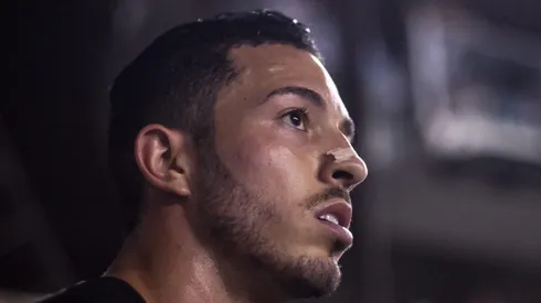 Jean Mota durante jogo do Santos, pelo Brasileirão de 2017. Meia está de volta ao futebol brasileiro.