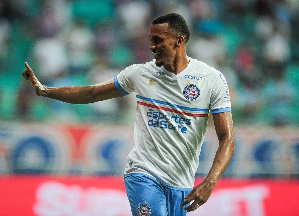 Volante Rezende, titular de Ceni no Bahia, é o favorito a substituir Maycon no Timão – Foto: Jhony Pinho/AGIF