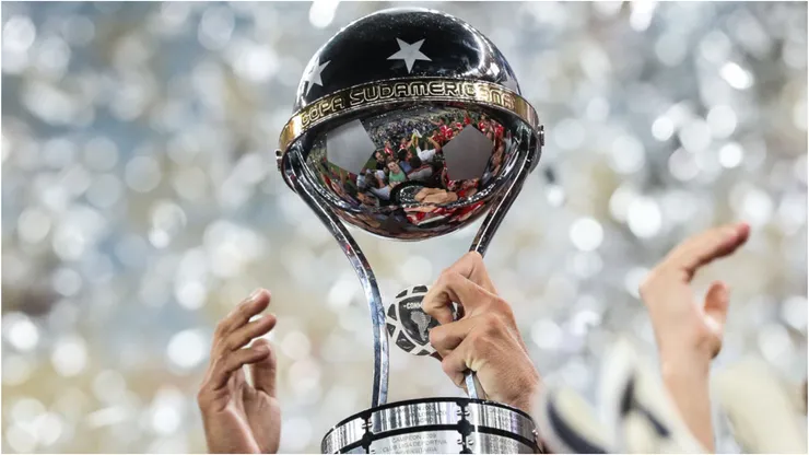 Taça da Copa Sul-Americana - Foto: Buda Mendes/Getty Images.