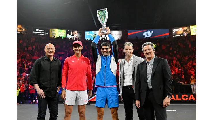 Na noite de domingo, Carlos Alcaraz e Rafael Nadal fizeram amistoso patrocinado para celebrar retorno às quadras. Ambos estavam lesionados e mostraram boa forma em Las Vegas (Foto: David Becker/Getty Images for Netflix © 2024)