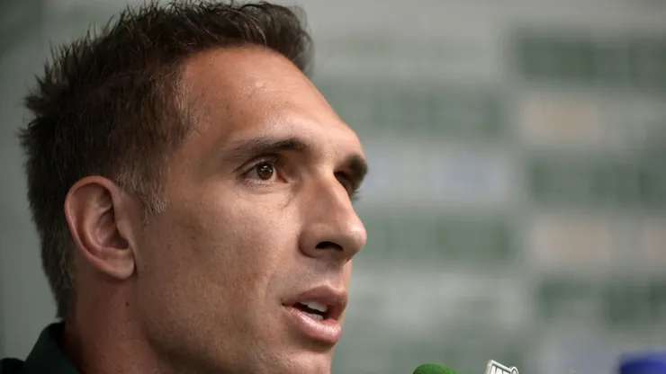 Ex-goleiro opinou sobre 2 lances que geraram polêmica no clássico - Foto: Bruno Ulivieri/AGIF.