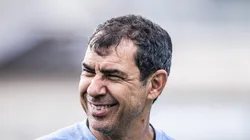 Fábio Carille durante treino no CT Rei Pelé, em janeiro de 2024. Foto: Raul Baretta/ Santos FC.