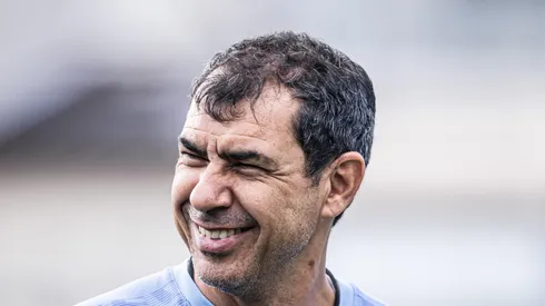 Fábio Carille durante treino no CT Rei Pelé, em janeiro de 2024. Foto: Raul Baretta/ Santos FC.