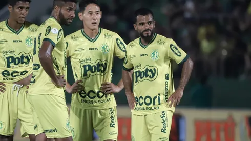 Danielzinho (à dir.) está na mira do Peixe para a Série B