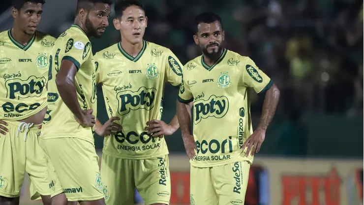 Danielzinho (à dir.) está na mira do Peixe para a Série B