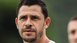 Santos quer mais uma opção no setor em que joga Giuliano - Foto: Reinaldo Campos/AGIF.