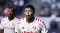 Thauan Lara durante partida contra o Palmeiras pelo Campeonato Brasileiro de 2023.