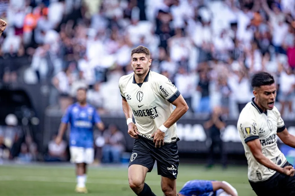 Pedro Raul é reserva no Corinthians e recebe em torno de R$ 800 mil de salário – Foto: Leonardo Lima/AGIF