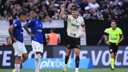 Foto: Ettore Chiereguini/AGIF - Pedro Raul foi o heroi do Corinthians