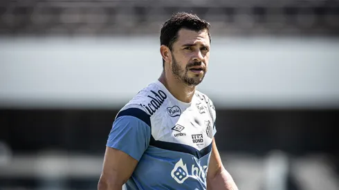 Giuliano treinando no CT Rei Pelé. Foto: Raul Baretta / Santos