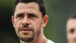 Torcida do Santos pede o reforço de mais um meio-campista. Atualmente, a equipe conta com Cazares e Giuliano, que segue fora. Foto: Reinaldo Campos/AGIF