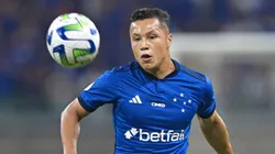 Marlon dominando a bola em jogo do Cruzeiro contra o Fluminense em partida válida pelo Brasileirão que aconteceu em 10 de maio de 2023