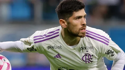 Agustín Rossi em Grêmio e Flamengo, em partida realizada na Arena Gr^meio em 25 de outubro de 2023