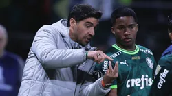 Abel instruindo Endrick em Palmeiras X Deportivo Pereira, na Libertadores de 2023, em 30/08/2023.