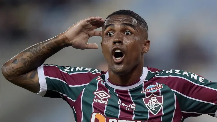 Douglas Costa foi campeão no Fluminense e fez postagem polêmica Foto: Alexandre Loureiro/AGIF