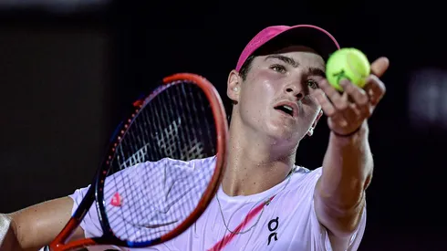 RJ - RIO DE JANEIRO - 22/02/2024 - RIO OPEN 2024 - O tenista brasileiro Joao Fonseca durante partida contra o tenista chileno Christian Garin na Quadra Guga Kuerten no Jockey Club Brasileiro, pelo Rio Open 2024 ATP 500, etapa do circuito mundial de Tenis, nesta quinta feira (22). Foto: Thiago Ribeiro/AGIF