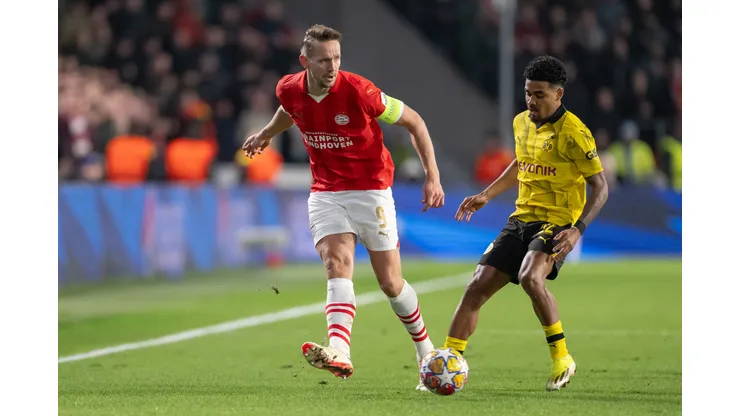 PSV em casa durante partida das oitavas de final da Liga dos Campeões, contra o Borussia Dortmund (Foto: Christian Kaspar-Bartke/Getty Images)