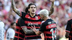 Pedro comemorando gol do Flamengo com Arrascaeta, no dia 10/02/2024.