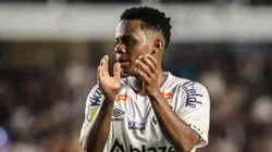 Casares está de volta após período fora por lesão no Santos - Foto: Reinaldo Campos/AGIF.