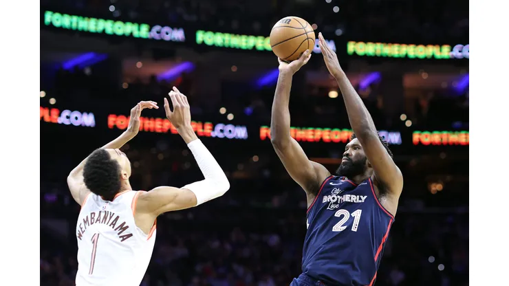 Sixers e Spurs jogaram na Filadélfia em Janeiro deste ano, pela temporada regular da NBA (Foto: Tim Nwachukwu/Getty Images)