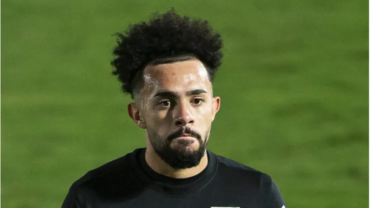 Claudinho com a camisa do Bragantino, onde foi muito bem e hoje está jogando no Zenit