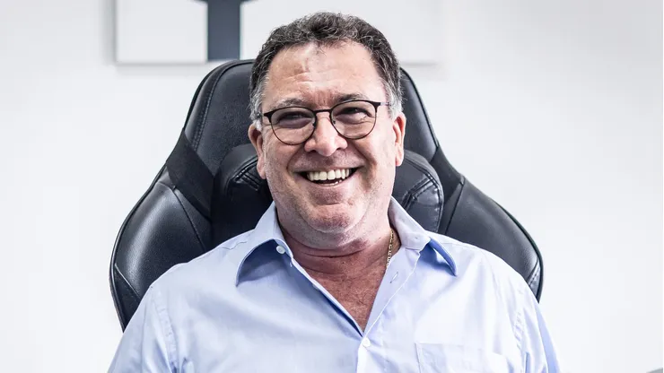 Marcelo Teixeira vem se empenhando nos bastidores para garantir os melhores acordos para o Peixe.