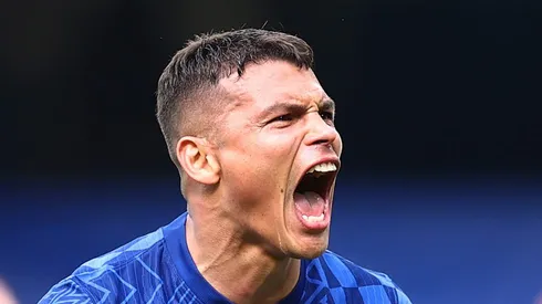 Thiago Silva comemora vitória do Chelsea. Zagueiro tem futuro indefinido.