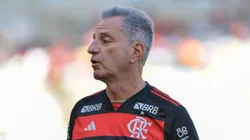 Rodolfo Landim, presidente do Flamengo, com o uniforme do Clube