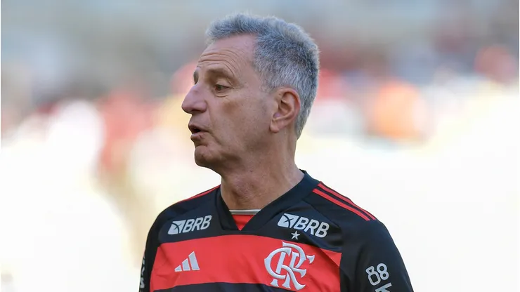 Rodolfo Landim, presidente do Flamengo, com o uniforme do Clube