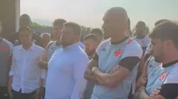 Foto: Reprodução/ Instagram - Jogadores e membros da diretoria do Vasco durante conversa com membros de torcidas organizadas do clube no CT Moacyr Barbosa, no Rio de Janeiro