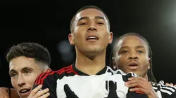 Carlos Vinícius comemora gol pelo Fulham. Atacante está na mira do Verdão.