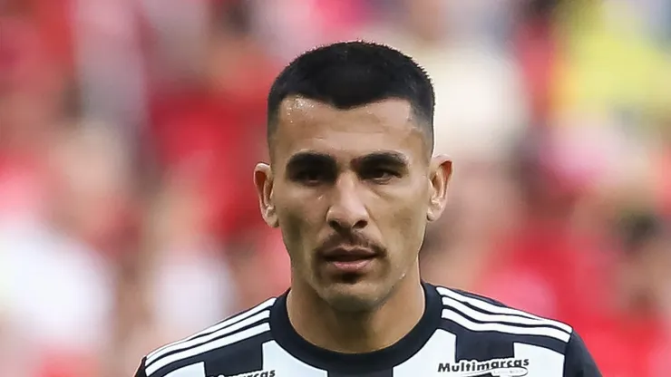 Júnior Alonso durante partida pelo Atlético-MG. Zagueiro foi um dos pedidos do técnico argentino na Colina.