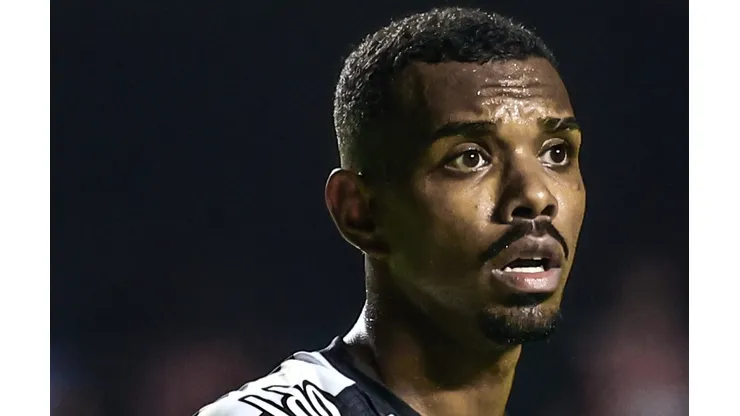 Lucas Pires deixou o Peixe em 2023 para atuar na Espanha