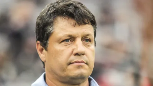 Adilson Baptista durante partida contra o Atletico-PR. Técnico atualmente está no Amazonas.