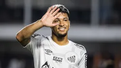 SP - SANTOS - 06/12/2023 - BRASILEIRO A 2023, SANTOS X FORTALEZA - Marcos Leonardo jogador do Santos durante partida contra o Fortaleza no estadio Vila Belmiro pelo campeonato Brasileiro A 2023.
