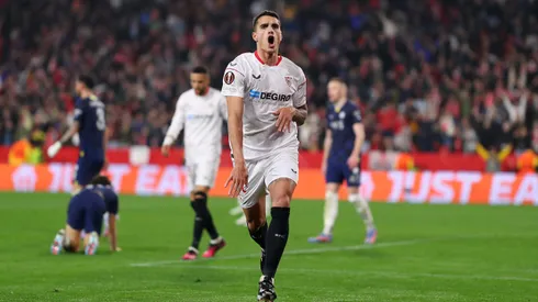 SEVILLE, SPAIN - MARCH 09: Erik Lamela of Sevilla FC celebrates after scoring the team's second goal during the UEFA Europa League round of 16 leg one match between Sevilla FC and Fenerbahce at Estadio Ramon Sanchez Pizjuan on March 09, 2023 in Seville, Spain. (Photo by Fran Santiago/Getty Images)