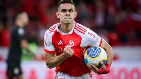 Borré comemora seu gol diante do Atlético-GO.