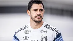 Giuliano está em má fase no Santos e Carille já escolheu quem será o meia titular contra o Guarani - Foto: Raul Baretta/SFC