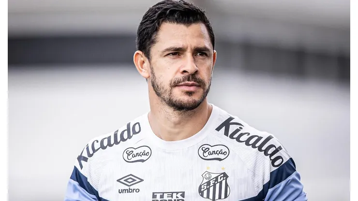 Giuliano está em má fase no Santos e Carille já escolheu quem será o meia titular contra o Guarani - Foto: Raul Baretta/SFC
