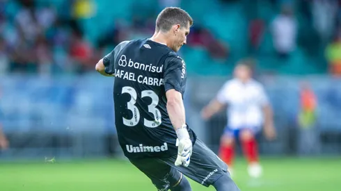 BA - SALVADOR - 27/04/2024 - BRASILEIRO A 2024, BAHIA X GREMIO - Rafael Cabral jogador do Gremio durante partida contra o Bahia no estadio Arena Fonte Nova pelo campeonato Brasileiro A 2024. Foto: Jhony Pinho/AGIF
