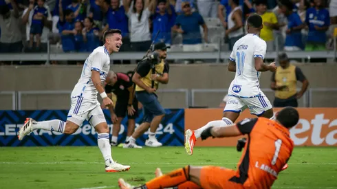 Arthur Gomes jogador do Cruzeiro comemora seu gol durante partida contra o Vitoria no estadio Mineirao pelo campeonato Brasileiro A 2024. Foto: Fernando Moreno/AGIF
