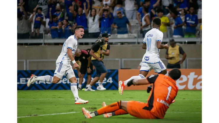 Arthur Gomes jogador do Cruzeiro comemora seu gol durante partida contra o Vitoria no estadio Mineirao pelo campeonato Brasileiro A 2024. Foto: Fernando Moreno/AGIF