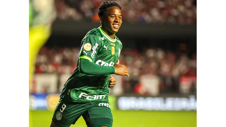 Endrick comemora gol diante do São Paulo. Clássico será o último do garoto.