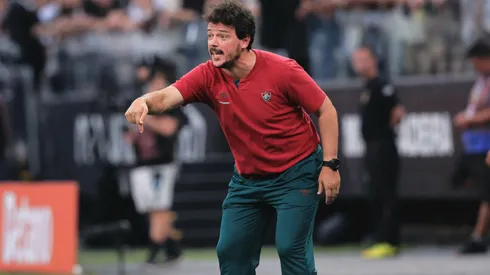 Fernando Diniz na Neo Química Arena no jogo entre Corinthians x Fluminense. Foto: Ettore Chiereguini/AGIF